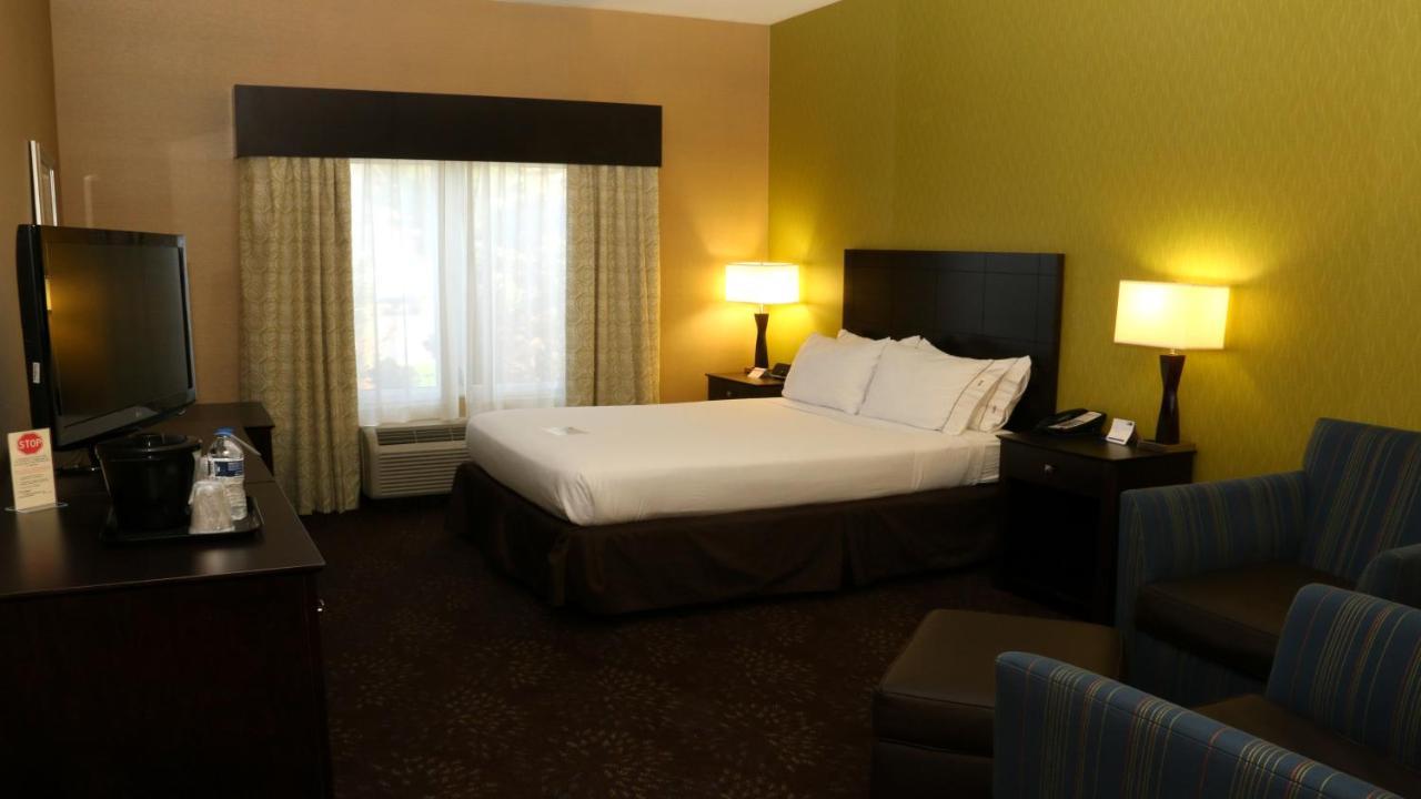 Holiday Inn Express Hotel & Suites Saginaw By Ihg Екстериор снимка