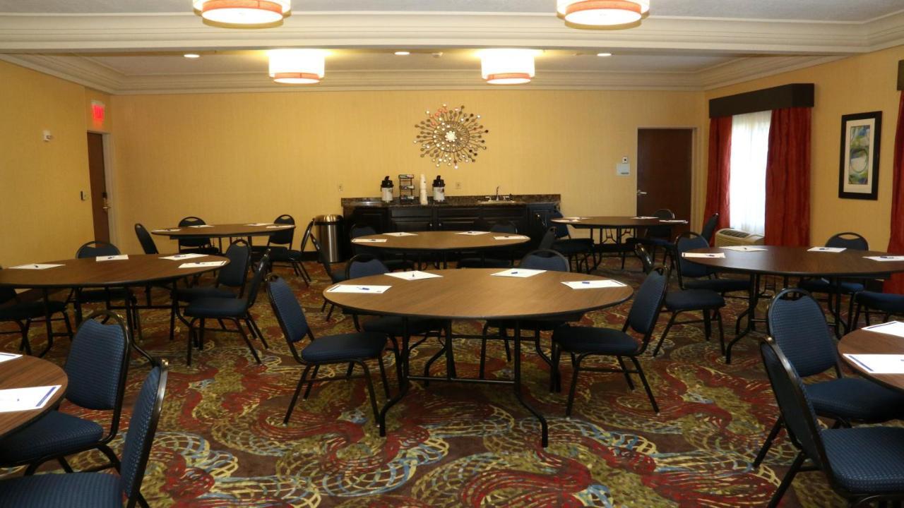 Holiday Inn Express Hotel & Suites Saginaw By Ihg Екстериор снимка