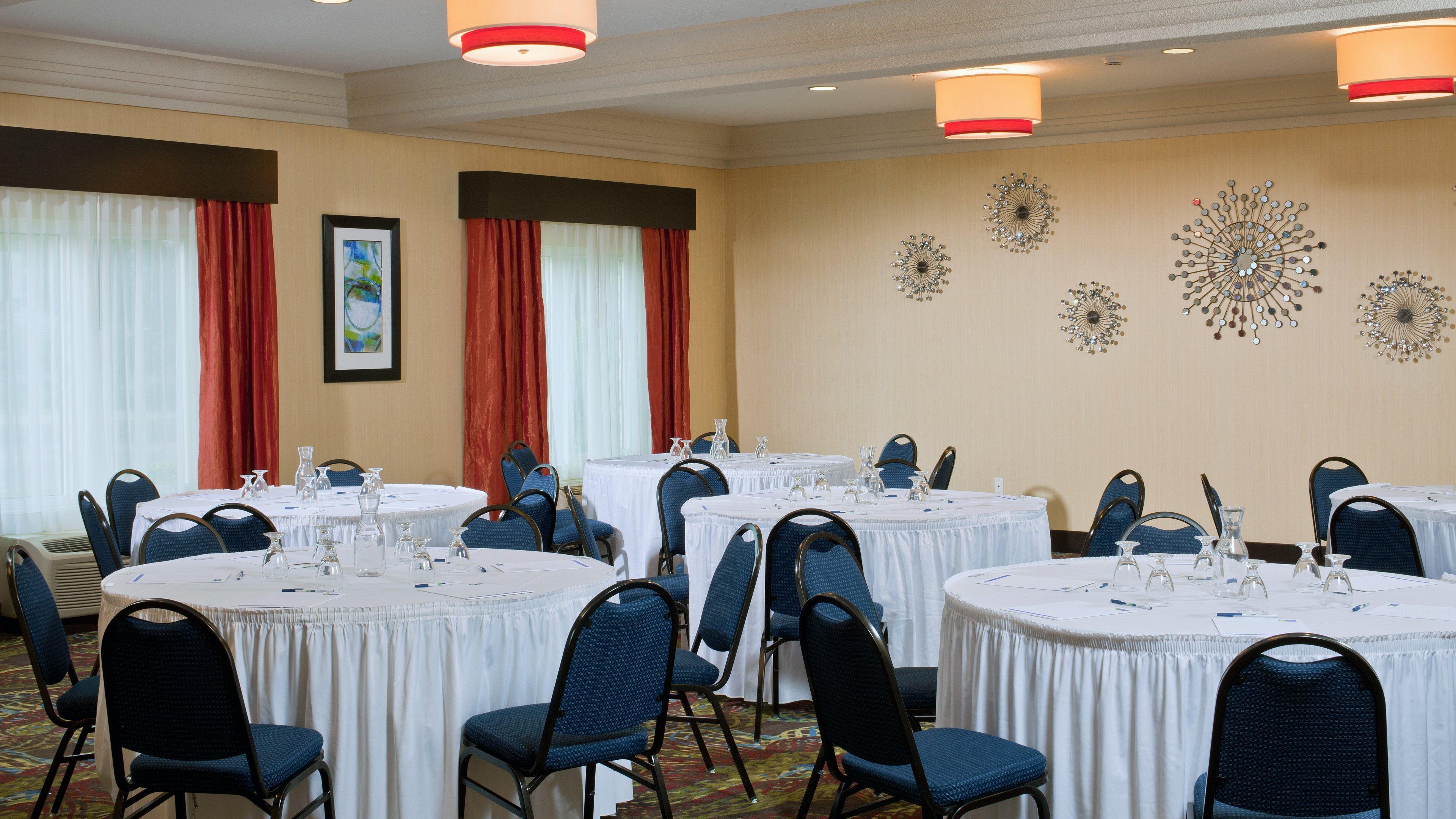 Holiday Inn Express Hotel & Suites Saginaw By Ihg Екстериор снимка