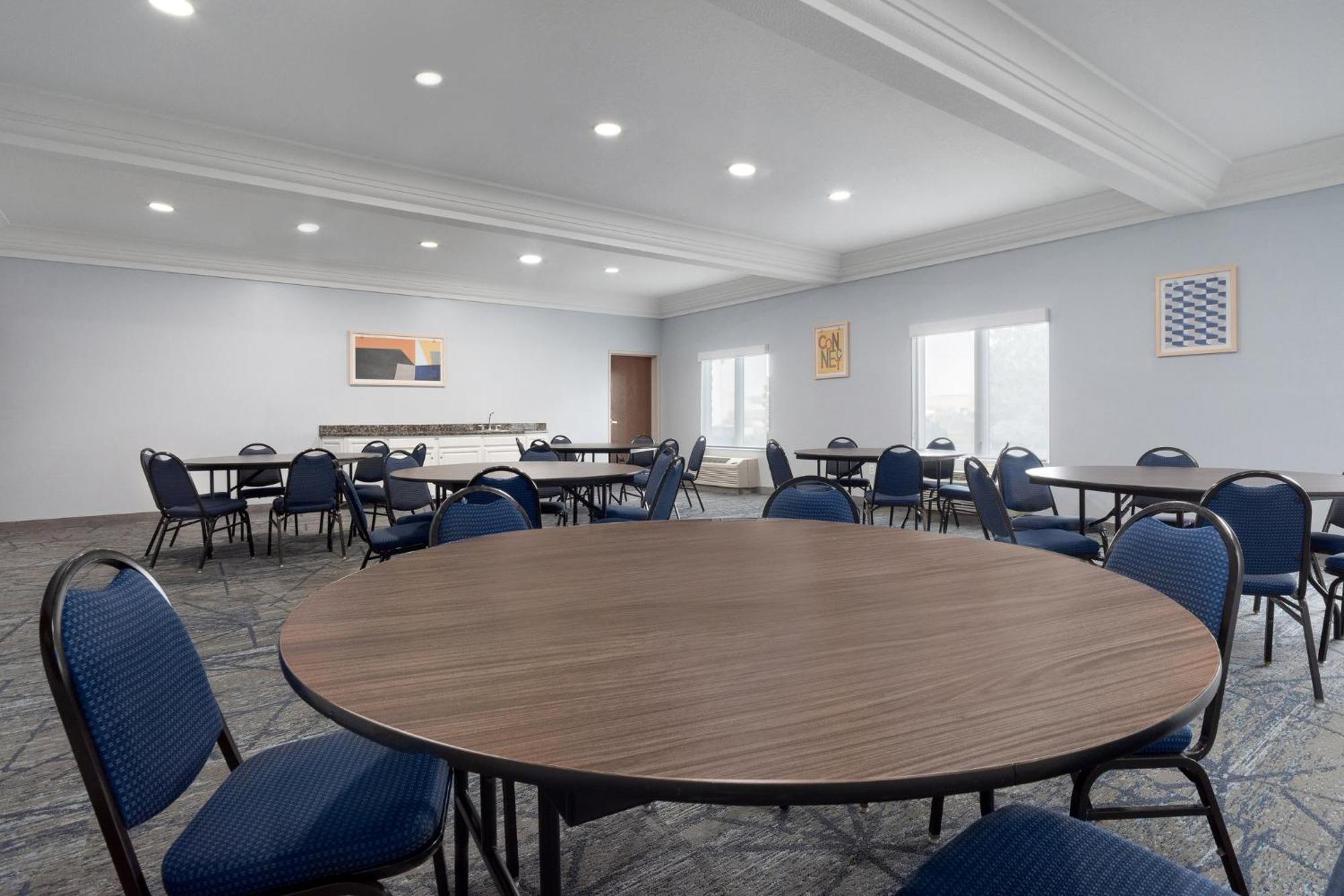 Holiday Inn Express Hotel & Suites Saginaw By Ihg Екстериор снимка