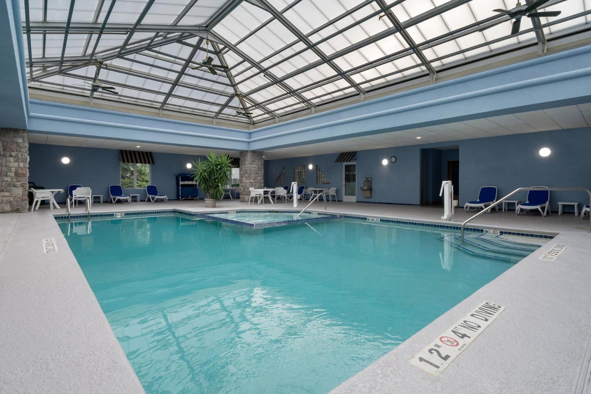 Holiday Inn Express Hotel & Suites Saginaw By Ihg Екстериор снимка