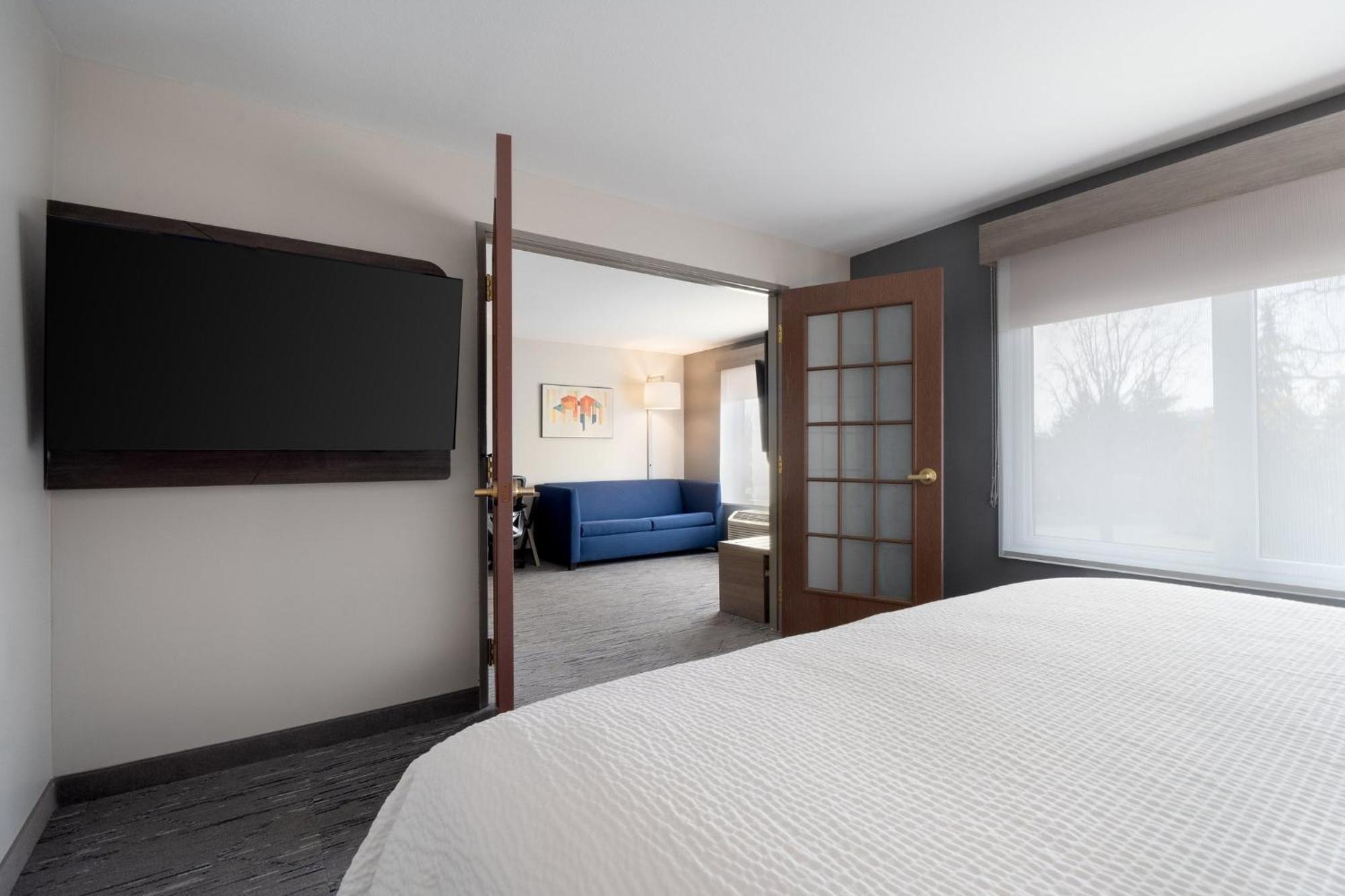 Holiday Inn Express Hotel & Suites Saginaw By Ihg Екстериор снимка