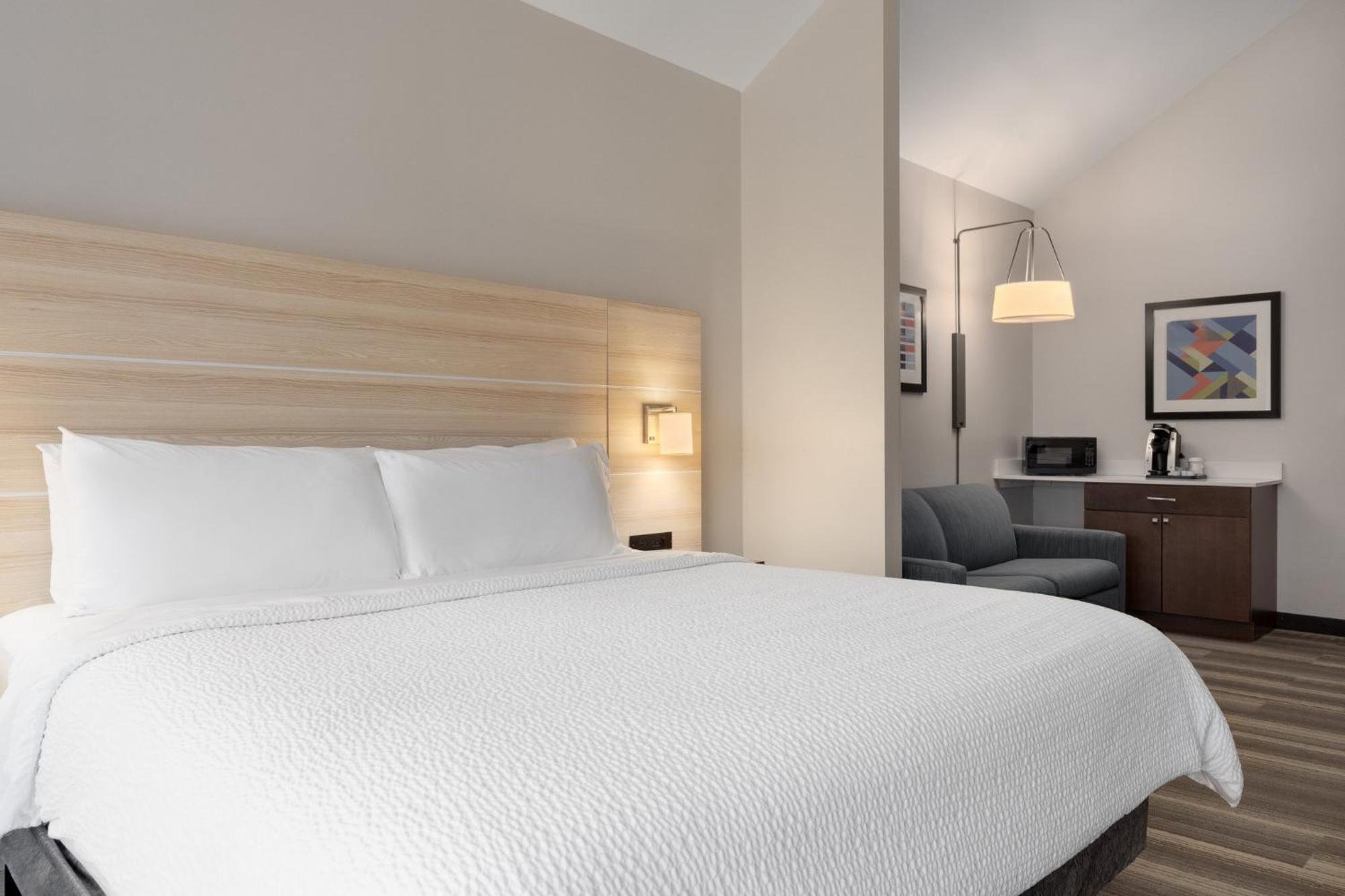 Holiday Inn Express Hotel & Suites Saginaw By Ihg Екстериор снимка