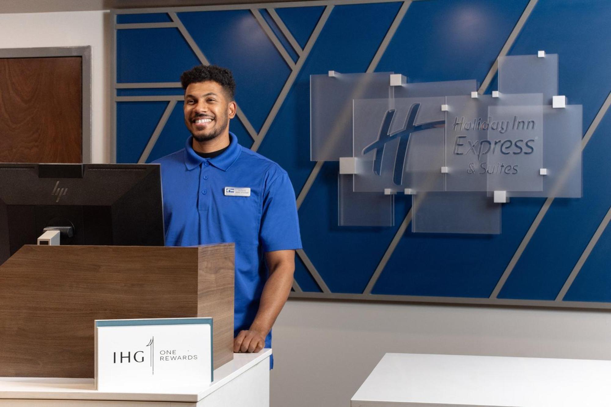 Holiday Inn Express Hotel & Suites Saginaw By Ihg Екстериор снимка