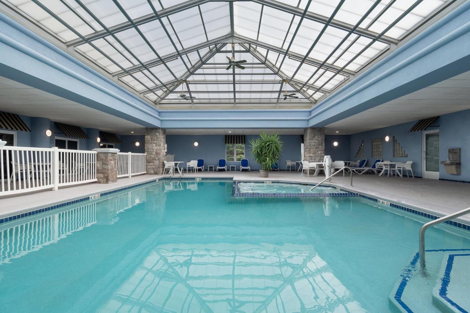 Holiday Inn Express Hotel & Suites Saginaw By Ihg Екстериор снимка